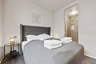 Image de Stunning City Center Oasis.