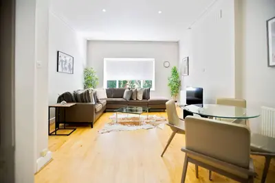 Image de Appartement-Moderne-Salle de bain privée séparée-Vue sur Rue-Flat 3