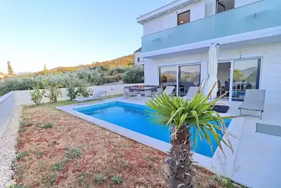 Image de Villa E & D - Four-Bedroom Villa with Pool and Patio - VIlla D