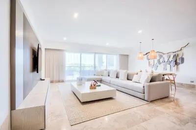 Image de Cozy 1-Bedroom Condo with Ac and Direct Beach Club Access