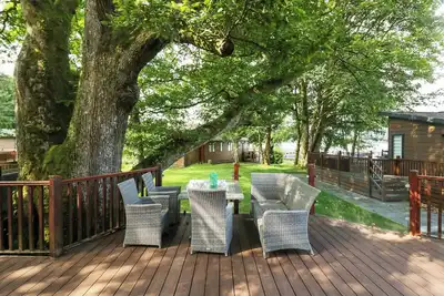 Tranquil Waters, family friendly, with a garden in Windermere