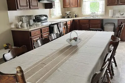 Image de Spacious 2-bedroom cottage ideal for Scrapbooking and Quilting retreats.