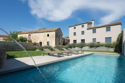 Image de Superbe maison à Tinjan avec WiFi