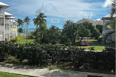 Image de Island Carribean Getaway! 1 King bed! 2br/2ba Condo with beach access and pool!