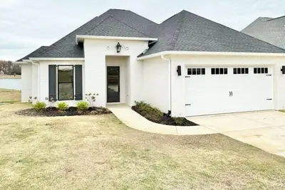 Image de Beautiful, New 4br lake home located between Starkville and Columbus off Hwy 82