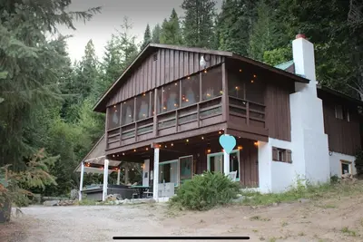Image de Cozy Cabin Leavenworth 3bd 2bath with game room and hot tub pet friendly