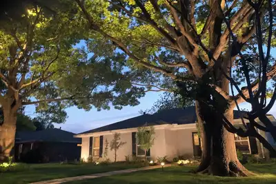 Image de Charming Classy & Elegant 2-bedroom home with fitness room! Sleeps 4