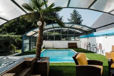 Image de Domaine historique de prestige avec piscine intérieure chauffée