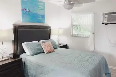 Image de Beach Haven 1 Bd + Florida Room steps from Ocean