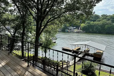 Lakefront, no hills, large decks w 2 boat dock Experience waterfront lake living!
