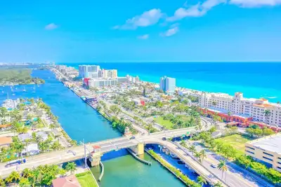 Image de Hollywood Beach | Pool | Modern Updated Home | Serene Nature Preserve