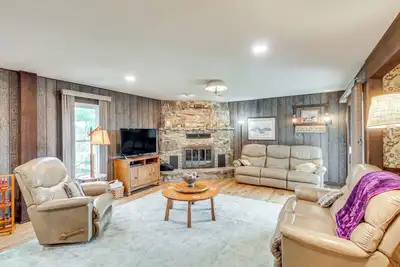 Image de Erie Farmhouse w/ Fire Pit + Grill: Pets Welcome!