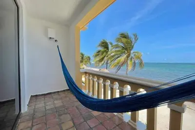 Ideal Place, Beachfront w/ ocean views!