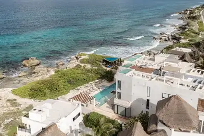 Image de Steps from the beach: Pool with ocean views!