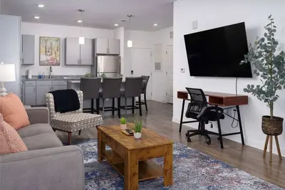 Image de 2 King Suites + Pool Near Oak Mountain