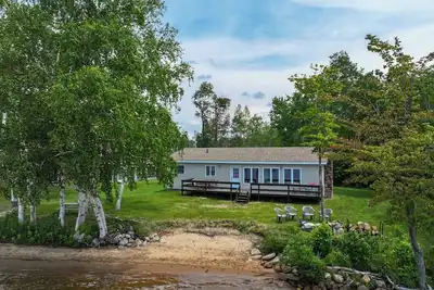 Image de Rustic, Cozy Lakefront Cabin with Private Beach on Upper Chateaugay Lake.