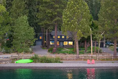 Image de West Shore Lake House by AvantStay | Ski Cabin w/ Backyard Sledding Hill!