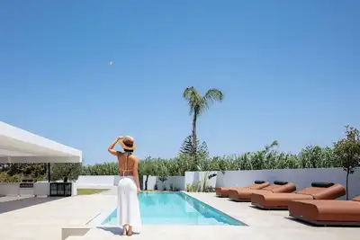 Image de Nuera Iv: Modern 4br Villa, 300m from the Beach