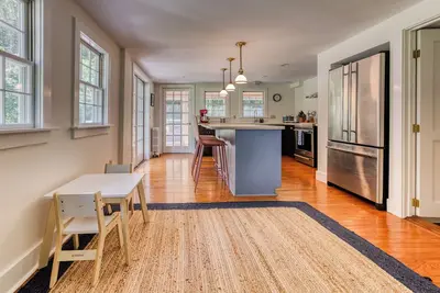 Image de Stylish Retreat; Pool & Hot Tub By:Evergreen Home