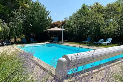 Image de Charming 3-bedroom cottage with a large garden and pool in the Entre-deux-Mers.