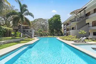 Image de 5-minute Walk to Beach & Town - Gated - Pool & Bbq