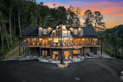 Image de Luxury Cabin with Views, Pool, Elevator, Outdoor Kitchen and Indoor/Outdoor Bar