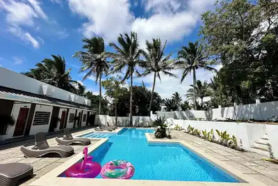Image de Solstice Suites With Pool 52 Pax capacity