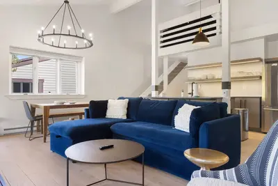 Outpost: Thistle 924 - Renovated!