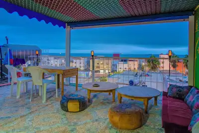 Image de Dinosaur Surfside Haven cozy Beachfront!