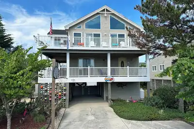 Image de Oceanside home in Corolla with 4 bedrooms, 3 baths and private pool.