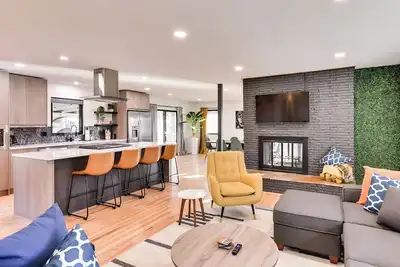 Image de Serene Mid-Century Modern Escape
