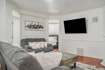 Image de Charming 2-Bed Basement Level Retreat