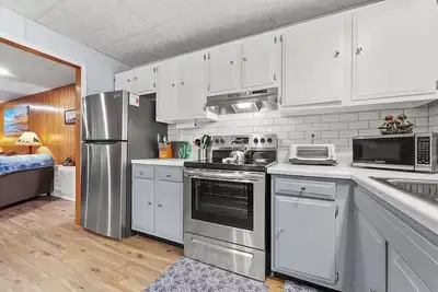 Image de Charming 3-bedroom house with Ac, WiFi, 🏓Ping-Pong, Foosball, 🔥Firepit, 🍔 Grill