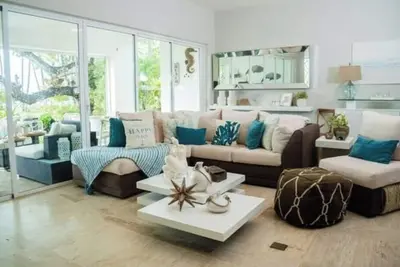 Image de 3 Br First Line Beach apt at playa bonita p2-102