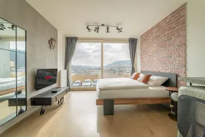Image de Premium Smichov City Elite: Chic Industrial Suite