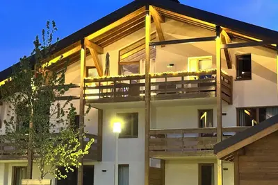 Image de Luxury six-persons Penthouse apartment in an authentic Megève style chalet