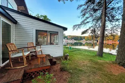 Image de Lakefront Family-Friendly Hideaway by Hygge Homes