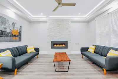 Image de Spacious Modern Luxurious Home Near Downtown