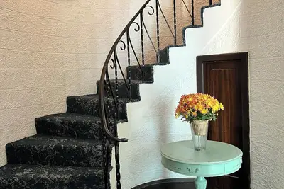 Image de Charmed Suite WiFi, Ac in downtown Dayton & 3 min to Ud Amazing  ❤️