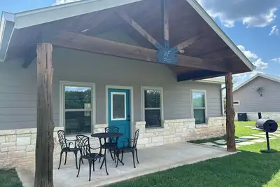 Image de A cozy 2 bed 2 bath cabin In Leakey Tx on 140 Acres with 2, 000 Ft of River Front