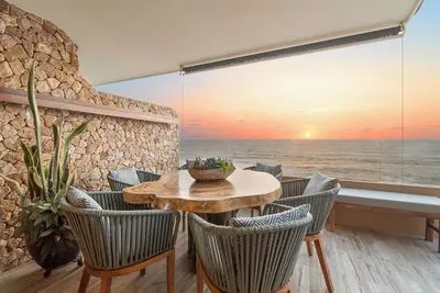 Image de Villa Sirena del Mar: Elegant Beachfront Retreat