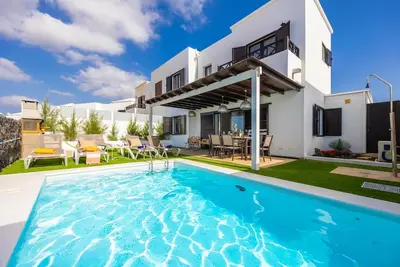 Image de Villa Jordi - Trois Chambres Villa, Couchages 6