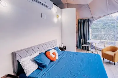 Image de Unique Geodome Getaway – Private Hot Tub, nearby river and a Touch of Luxury