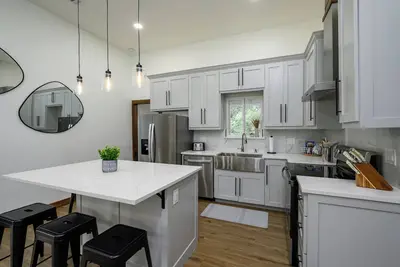 Image de Orange Door Oasis -Gorgeous 3br/Ba Lake House