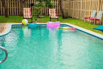 Image de 4-bedroom pool house in peaceful Sunrise with Ac, WiFi, King bed