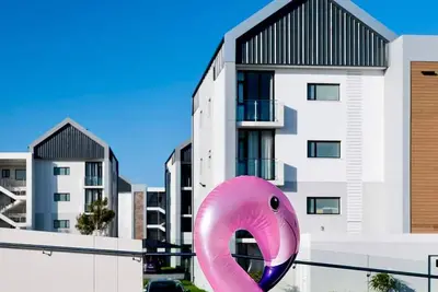 Image de It's located in the heart of Summerstrand near the beach and the Boardwalk Mall.