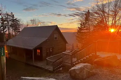 Image de Spacious 5-bedroom bungalow near Cupp Run w/ beautiful western & sunset views