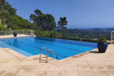 Image de Villa vue mer, grande piscine à débordement, tennis, piscine intérieure,