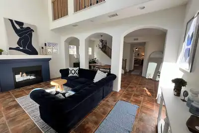 Oceanside Beach House~Dreamy Palm Tree Lined Street~5 Min Walk to Everything!