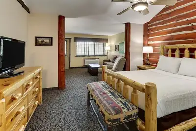 Image de Family-Friendly Haven w/ Indoor/Outdoor Pool, Near Downtown La Crosse